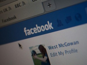 Facebook, Come Scaricare Le Foto e i Messaggi Personali